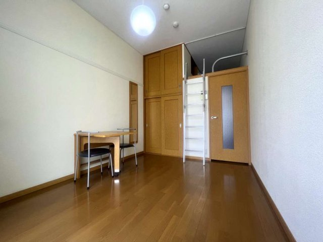 レオパレス河原城の居間・リビング