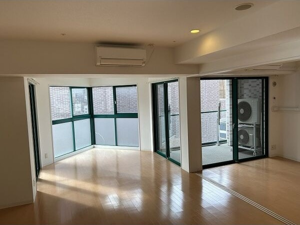 さくらHillsリバーサイドWESTの居間・リビング