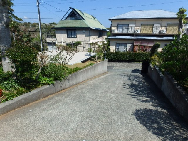 S1575H 須崎高台美築住宅の駐車場