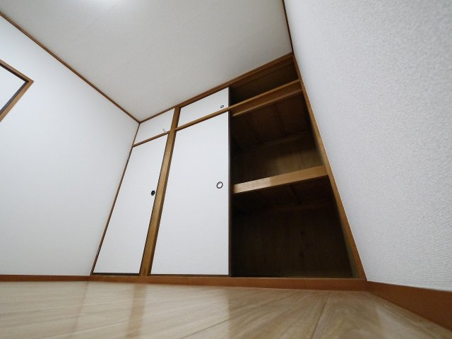 サニーハイツ朝日ヶ丘Bの収納|ちょっとした収納スペースも充実しています