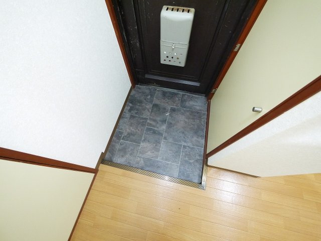 サニーハイツ朝日ヶ丘Bの玄関|シンプルで使いやすい玄関です