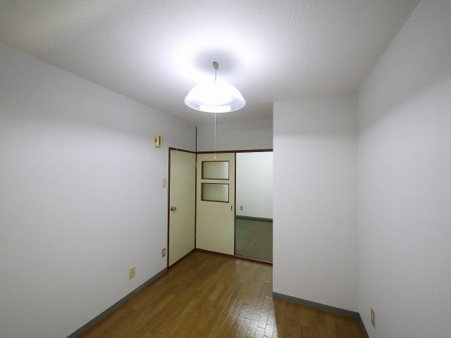 サニーハイツ朝日ヶ丘Bの洋室|きれいな洋室です