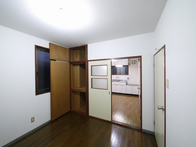 サニーハイツ朝日ヶ丘Bの居間・リビング|使いやすいリビングです