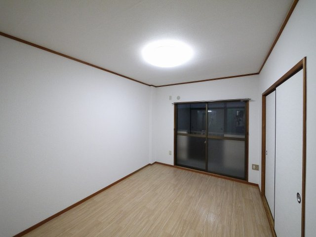 サニーハイツ朝日ヶ丘Bの寝室|寝室にいかがでしょうか