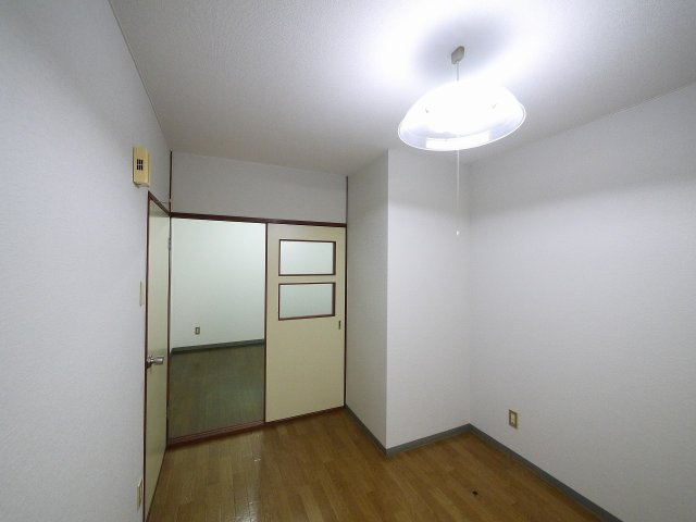 サニーハイツ朝日ヶ丘Bの洋室|きれいな洋室です