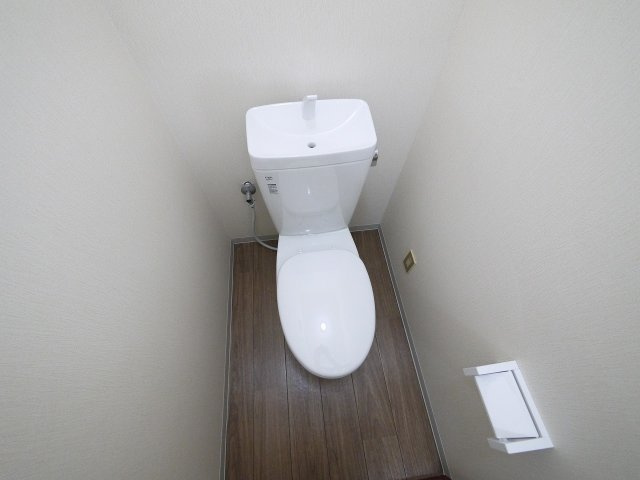 サニーハイツ朝日ヶ丘Bのトイレ|落ち着いたトイレです