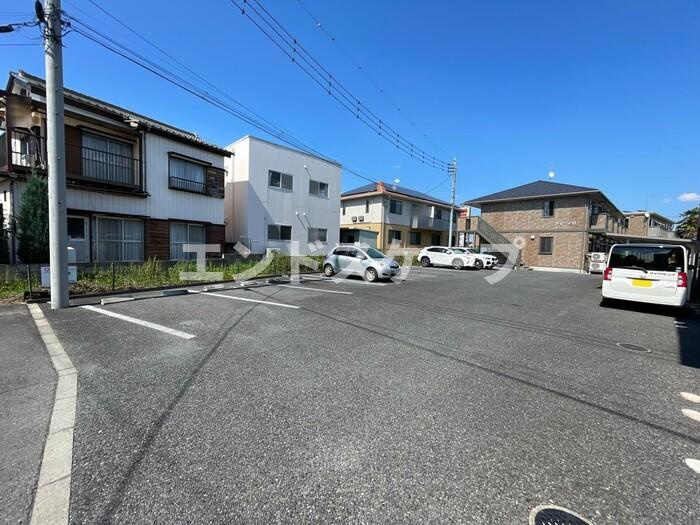 フィーノAの駐車場|高崎、前橋、伊勢崎エリアのお部屋探しはエンドスケープまで！お客様の理想お聞かせ下さい♪