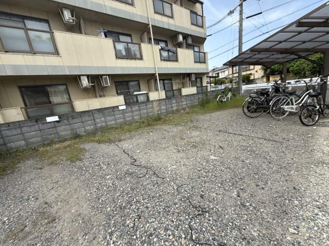 オーキッドコートの駐車場