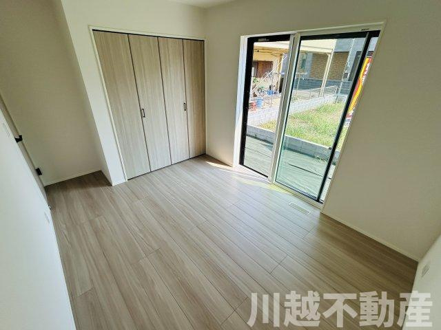 それぞれのご家族の個性にあった住まい探しをの洋室|駅やご自宅からの送迎賜ります