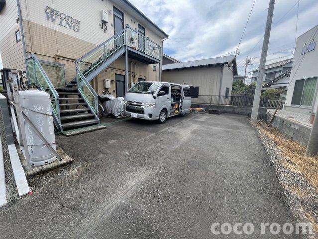 プレシジョンウイングの駐車場