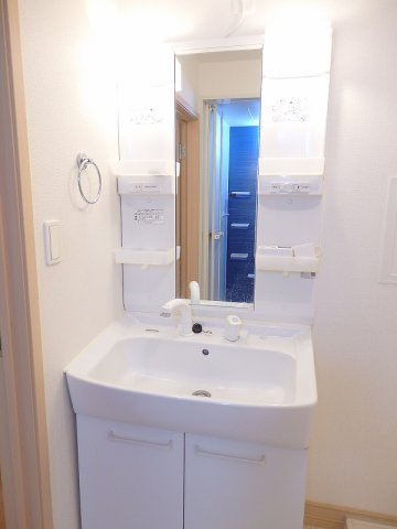 サニーウエル　ヴィラの洗面所|広い洗面スペース