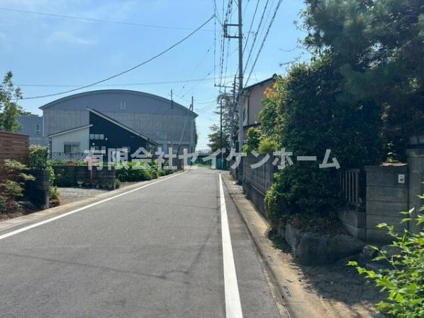 熊谷市別府2丁目　売地の前面道路含む現地写真