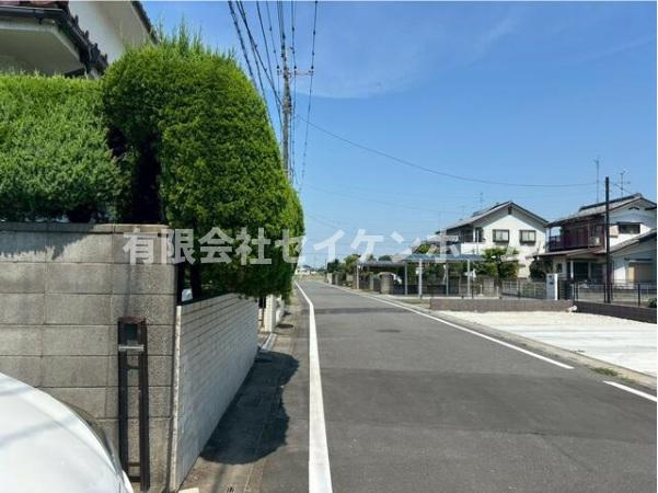 熊谷市別府2丁目　売地の前面道路含む現地写真