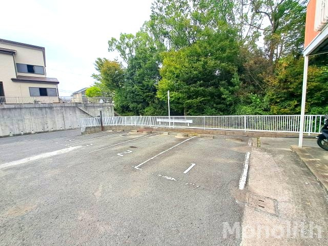 ハイツニューヒノオの駐車場