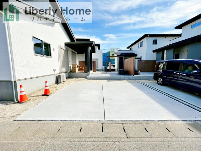 牛久市牛久町7期　新築戸建　1号棟の駐車場