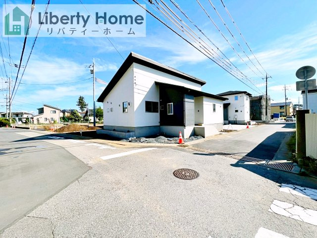 牛久市牛久町7期　新築戸建　1号棟の前面道路含む現地写真