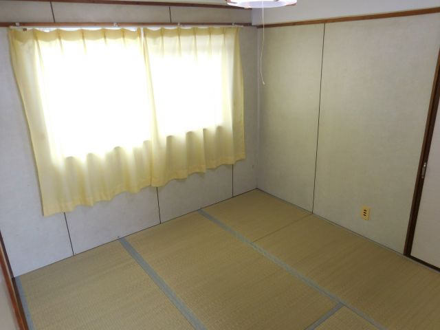 暁マンションの和室