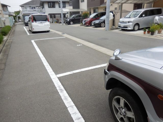 暁マンションの駐車場