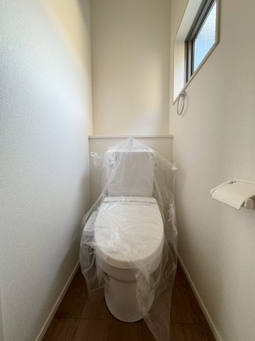 ーBloomーブルームー小倉北区今町2丁目2期　【小倉北区　新築戸建て】のトイレ|高機能トイレでトイレ空間の気になるニオイを排除してくれる機能付き　【小倉北区　新築戸建て】