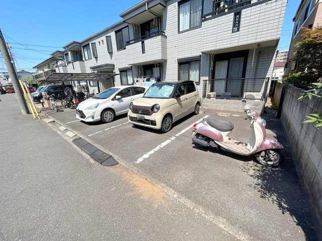 ヴィラタナカの駐車場