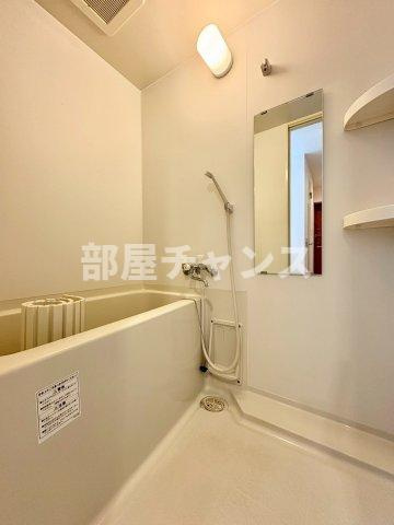 ベル花の木の浴室