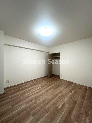 【洋室】 | 全室にはキレイな住空間広がる収納を完備しました♪