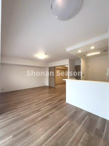 【キッチン】 | キッチンはカウンター付きで、配膳＆後片付けもスムーズです♪