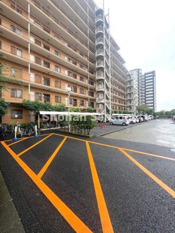 【外観】 | 小・中学校近く、コンビニ（徒歩４分）毎日のお買い物便も良好ですよ♪