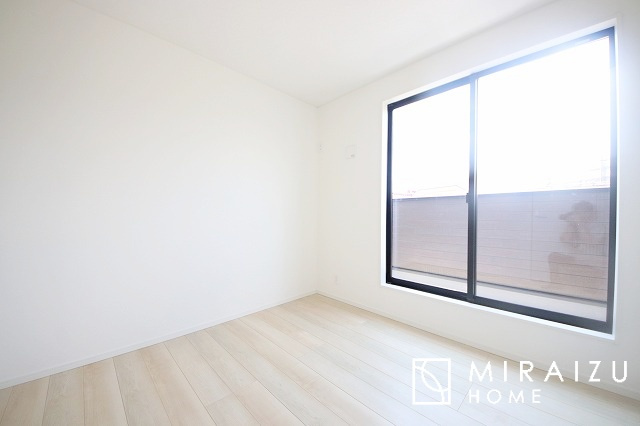 【洋室】 | 暮らしやすさを考えたプランで快適な現地ロケーションを実現。安らぎに満たされる、ゆとりのある日々を過ごせます♪