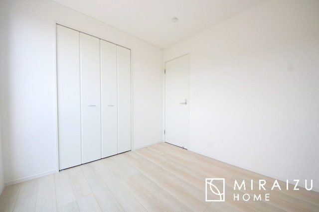 【寝室】 | 暮らしやすさを考えたプランで快適な現地ロケーションを実現。安らぎに満たされる、ゆとりのある日々を過ごせます♪