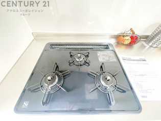 多数の調理器具を同時に使用でき、料理の効率化が可能。省エネで節約になり、様々な料理スタイルに適応できます。また、火力調整が独立しており、手入れや掃除もしやすく、今よりもっとお料理が楽しくなるかも。