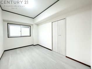 子供部屋…創造性や成長を促す遊びの空間を提供。学習や趣味に集中できる環境を整えます。個別のプライベートスペースは自己表現と自立心を育み、心地よい睡眠環境を整えリラックスできる場所を提供。