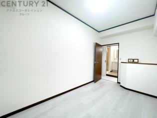 寝室…リラックスできるプライベート空間で、快適な睡眠をサポート。個人の好みに合わせたインテリアや寝具で心地良さを追求。プライベートな時間を過ごし、リフレッシュする場所におすすめです。