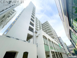 阪急伊丹線「伊丹」駅まで徒歩２分、駅近で通勤や通学その他お出かけにも便利です。近隣に買い物施設や金融機関があり便利です。