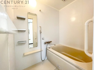 気密性と断熱性に優れ、外気の影響を受けにくく、浴室内の温度を一定に保ちやすいです。特に冬場は、暖房効率が高まり、快適なバスタイムを過ごせます。