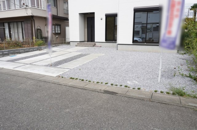 越谷市弥栄町3丁目 新築分譲住宅の駐車場