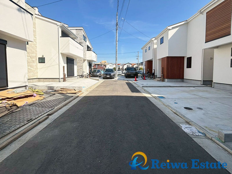 新築戸建　茅ヶ崎市浜須賀の前面道路含む現地写真|開発分譲地内につき、整備されたインフラで子育て世帯にも安心です