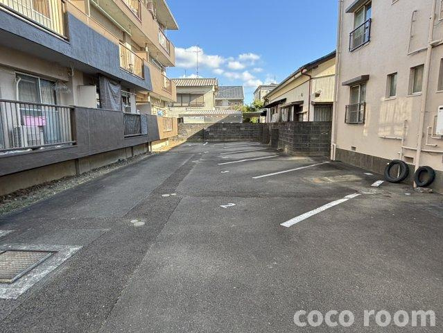 福吉丸アパートの駐車場