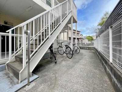 【その他共用部分】 | ビバリーハウス星の原 | 駐輪スペースがあります