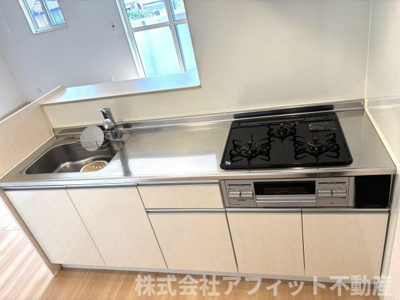 【キッチン】 | アリエッタ湯野 | 3口コンロ＋グリル