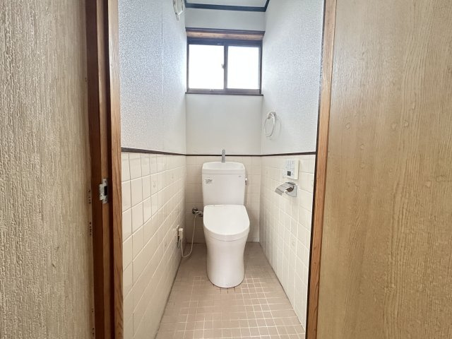 【トイレ】 | 勝立売家 | ２階トイレは災害に強いタンク付きトイレです！！