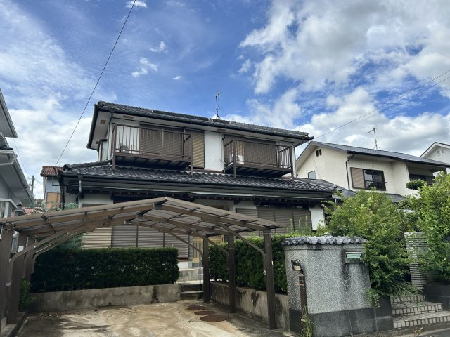 【外観】 | 勝立売家 | 重厚感ある外観です！！駐車場はカーポートつきです！