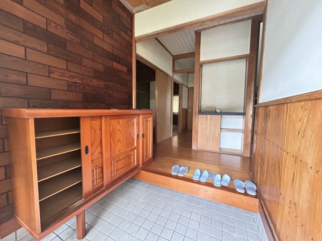 【玄関】 | 勝立売家 | 状態の良い建物で玄関もきれいです！！