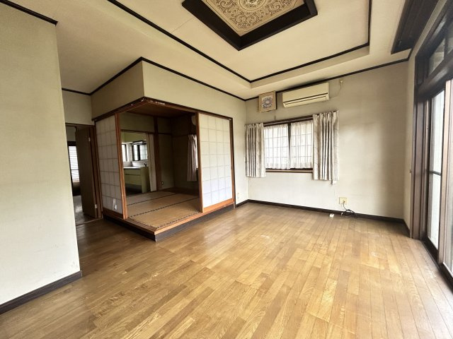 【居間・リビング】 | 勝立売家 | おしゃれな小上がりの付きの和室です！