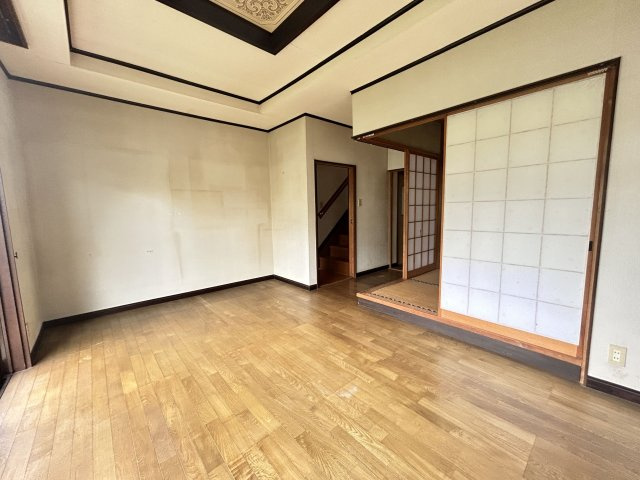 【居間・リビング】 | 勝立売家 | 南側に設置された明るいリビングです！！