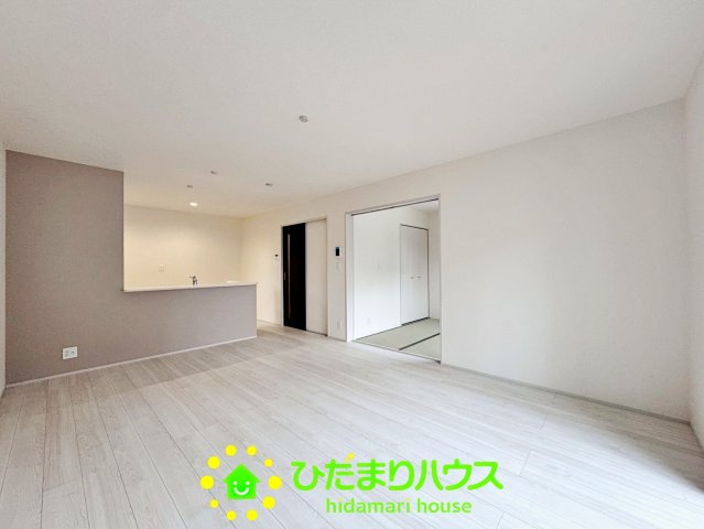 宮代町川端　新築一戸建て　01　リーブルガーデンの居間・リビング|16帖のLDK！！
