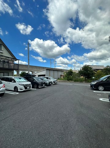 ヴィ アバンスの駐車場