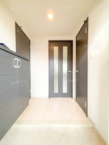 メゾンクラウン大手山の玄関