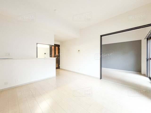 メゾンクラウン大手山の居間・リビング