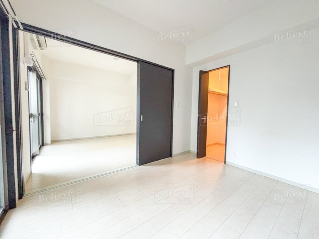 メゾンクラウン大手山の寝室